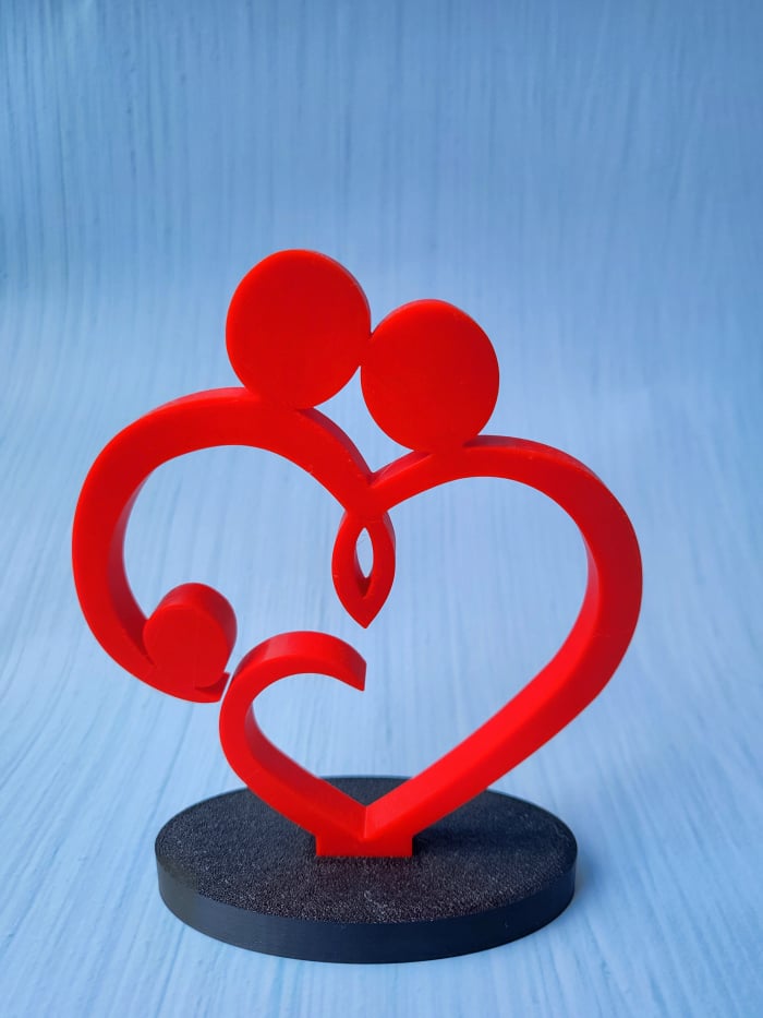 objeto de familia en forma de corazon con hijo