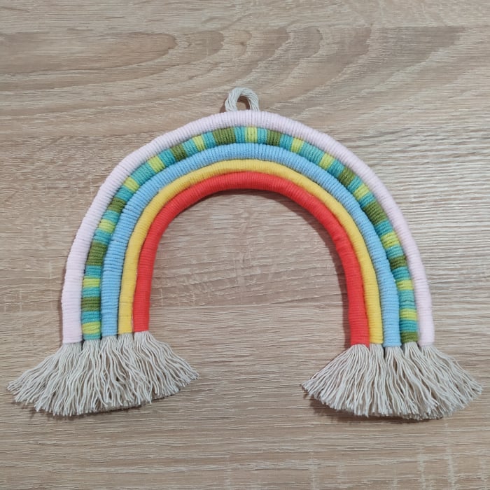 arco iris en hilo artesanal