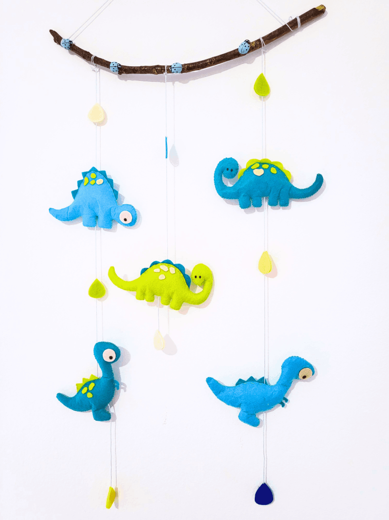colgante fieltro con dinosaurios