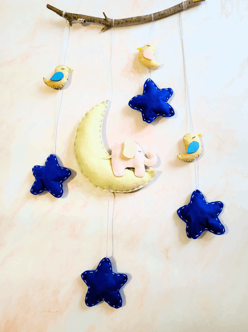 colgante fieltro con luna y estrellas